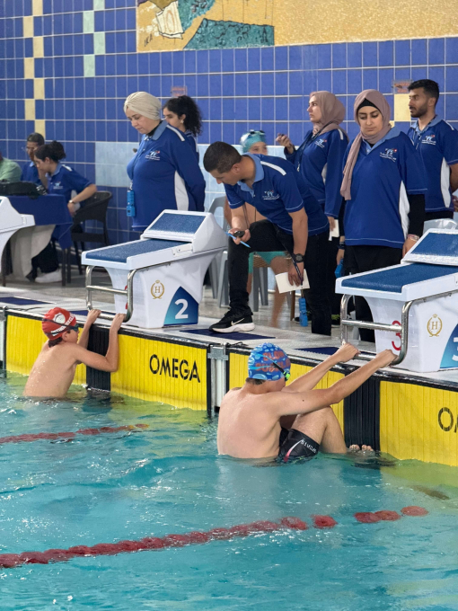 Small groups, focused attention in every lane